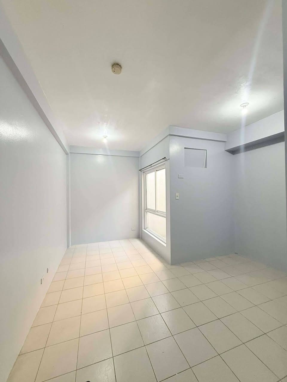 Studio type Bare Unit For Rent in Brgy Tejeros Makati City Very Near to Makati City Hall, Ayala Circ... - photo 2
