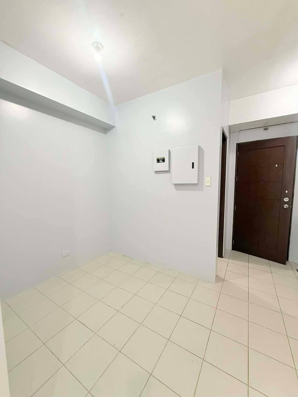 Studio type Bare Unit For Rent in Brgy Tejeros Makati City Very Near to Makati City Hall, Ayala Circ... - photo 5