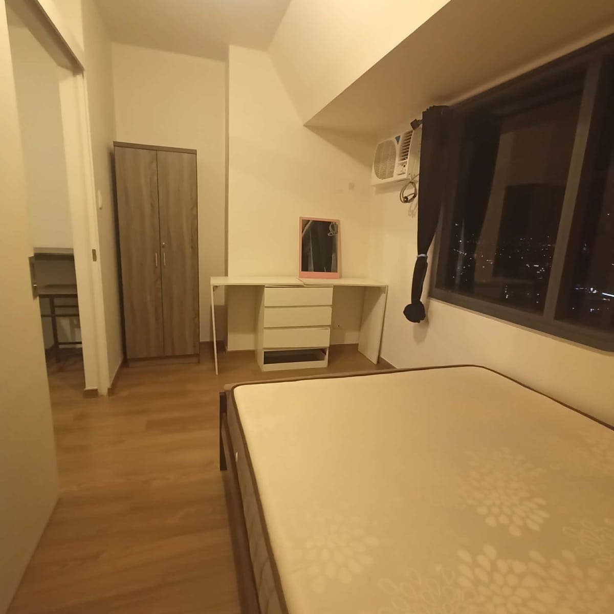 FOR LEASE: 1BR Furnished Unit at The Rise Makati - photo 1