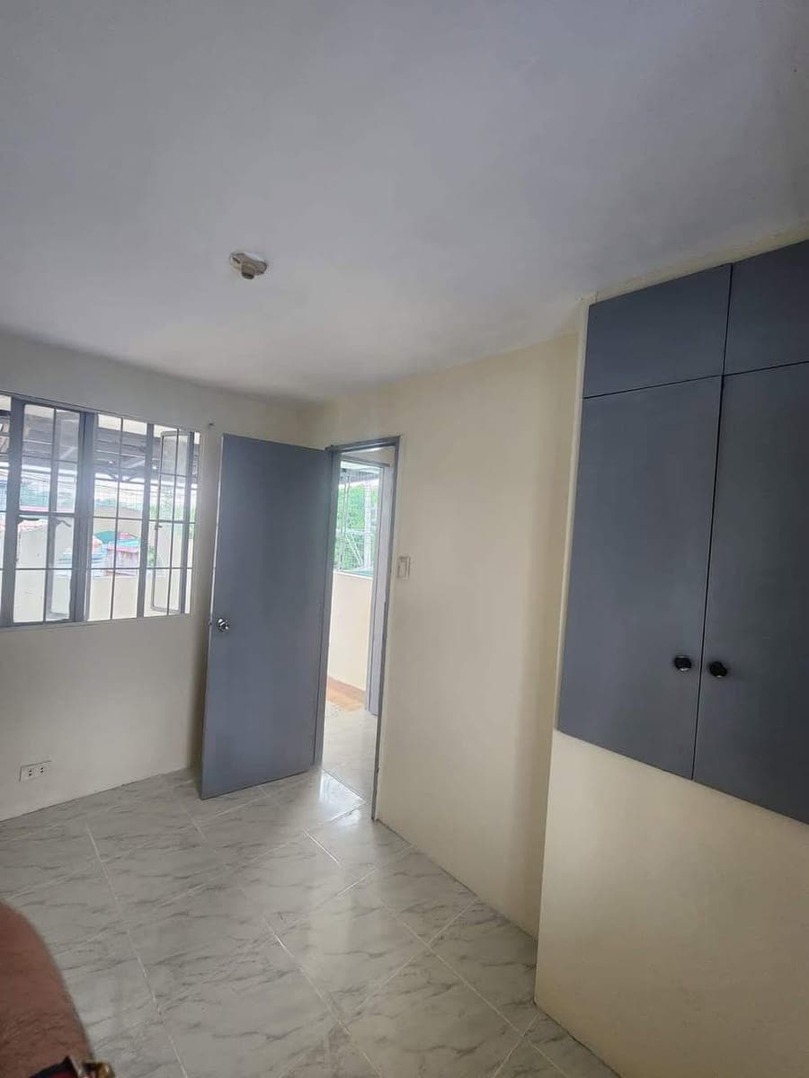 Newly Renovated 3 Bedroom Unit inside VILLA FIDELA SUBDIVISION ALONG QUIRINO AVE.(MAIN ROAD) LAS PINAS CITY - photo 1