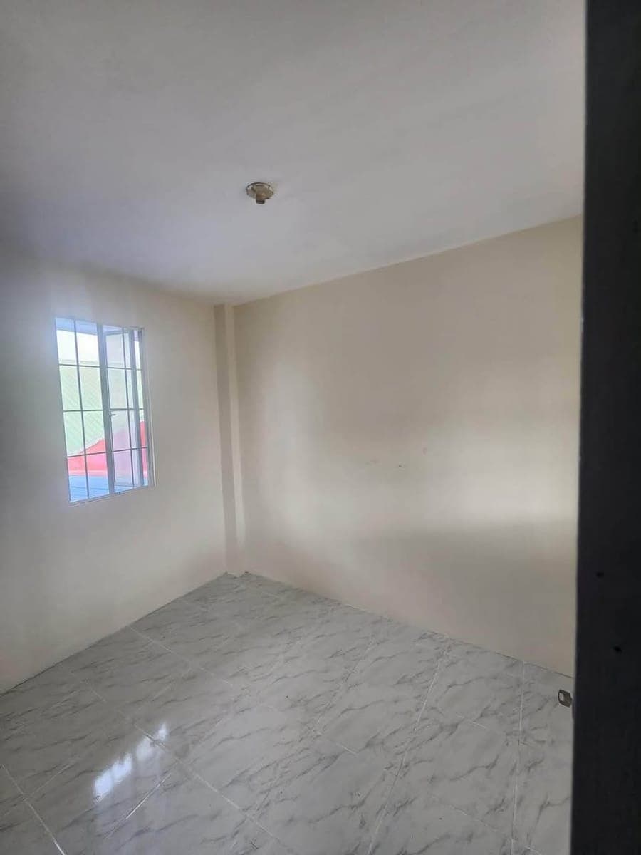 Newly Renovated 3 Bedroom Unit inside VILLA FIDELA SUBDIVISION ALONG QUIRINO AVE.(MAIN ROAD) LAS PINAS CITY - photo 2