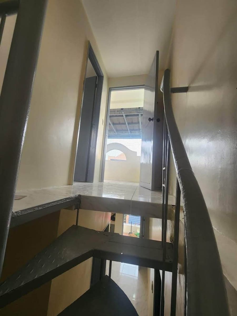Newly Renovated 3 Bedroom Unit inside VILLA FIDELA SUBDIVISION ALONG QUIRINO AVE.(MAIN ROAD) LAS PINAS CITY - photo 3