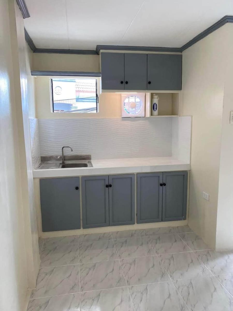 Newly Renovated 3 Bedroom Unit inside VILLA FIDELA SUBDIVISION ALONG QUIRINO AVE.(MAIN ROAD) LAS PINAS CITY - photo 4