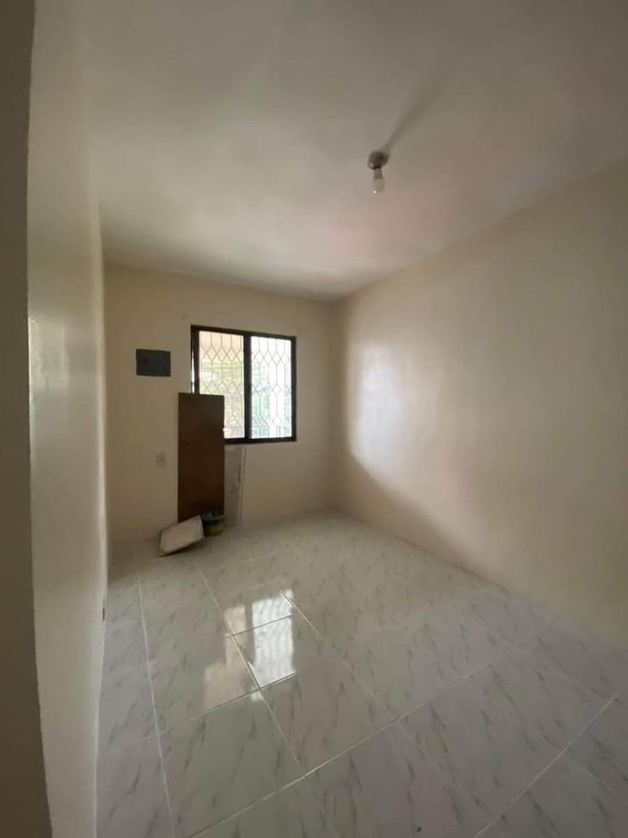 Newly Renovated 3 Bedroom Unit inside VILLA FIDELA SUBDIVISION ALONG QUIRINO AVE.(MAIN ROAD) LAS PINAS CITY - photo 5