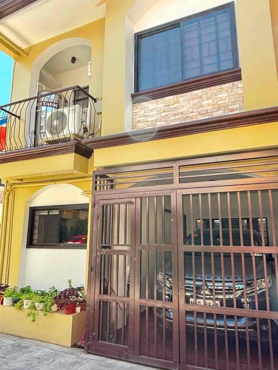 PTPA- Townhouse for rent Infinity Executive Homes Las Pinas Pulang Lupa Uno - photo 1