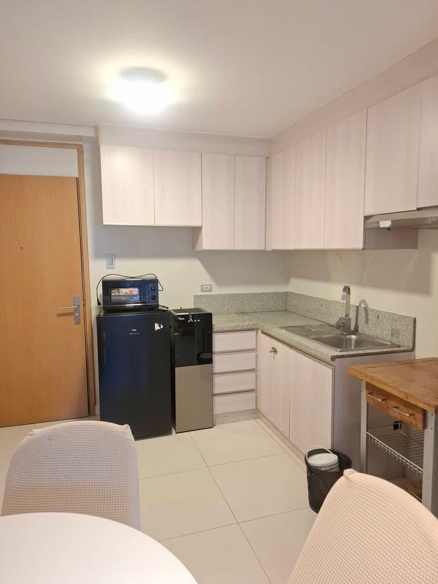 1BR Big Cut Corner Unit w/ Balcony - photo 5