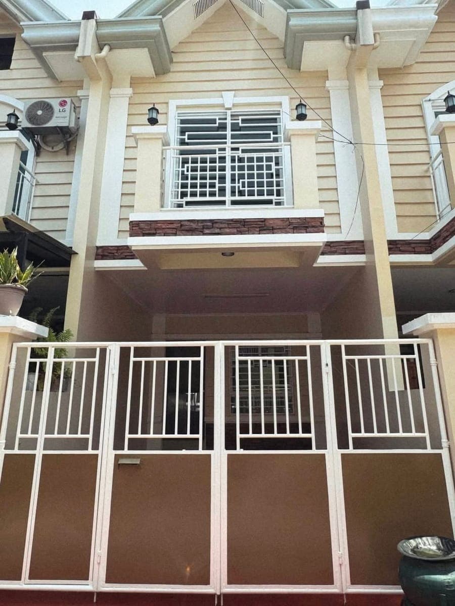 3-BR Townhouse for RENT. - photo 1