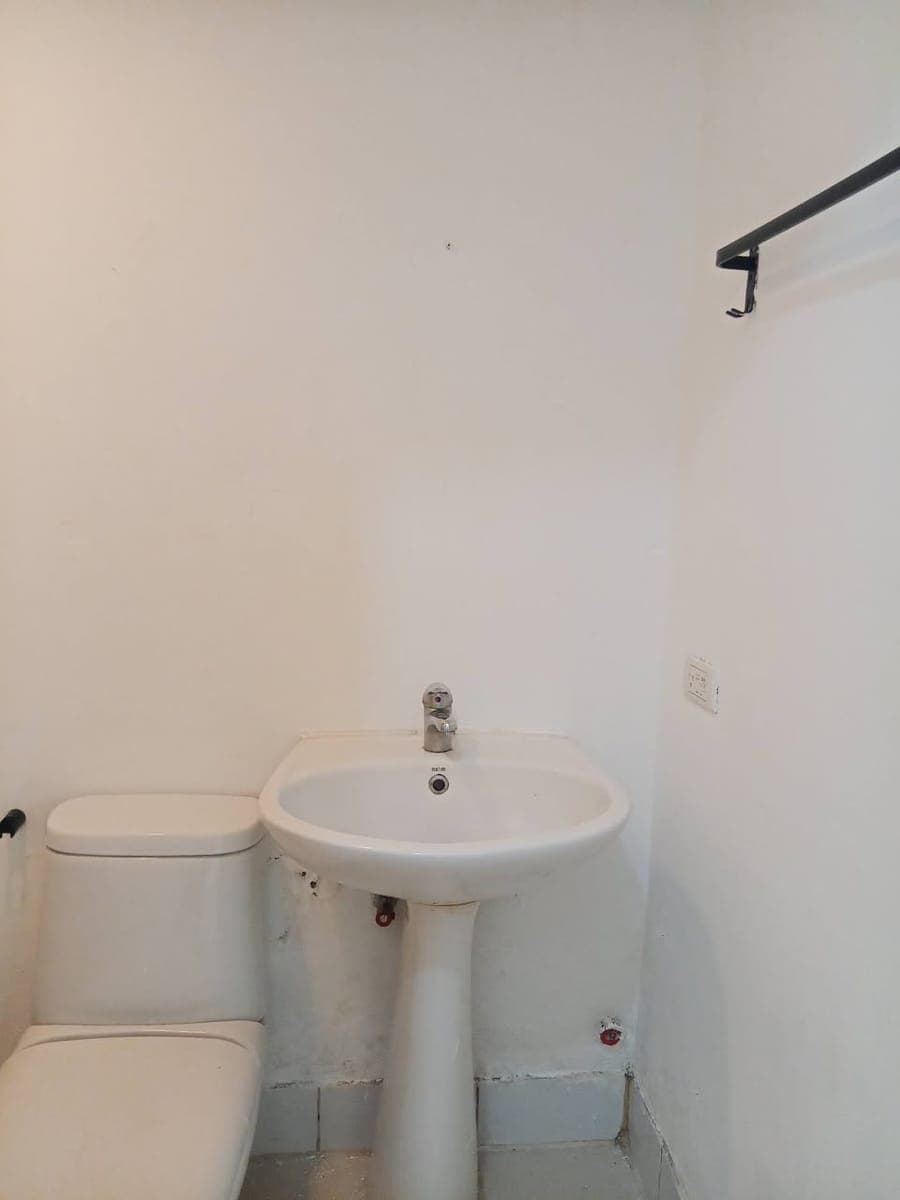 ✨ FOR LEASE – Studio Unit in BELTON PLACE Condominium ✨ - photo 5