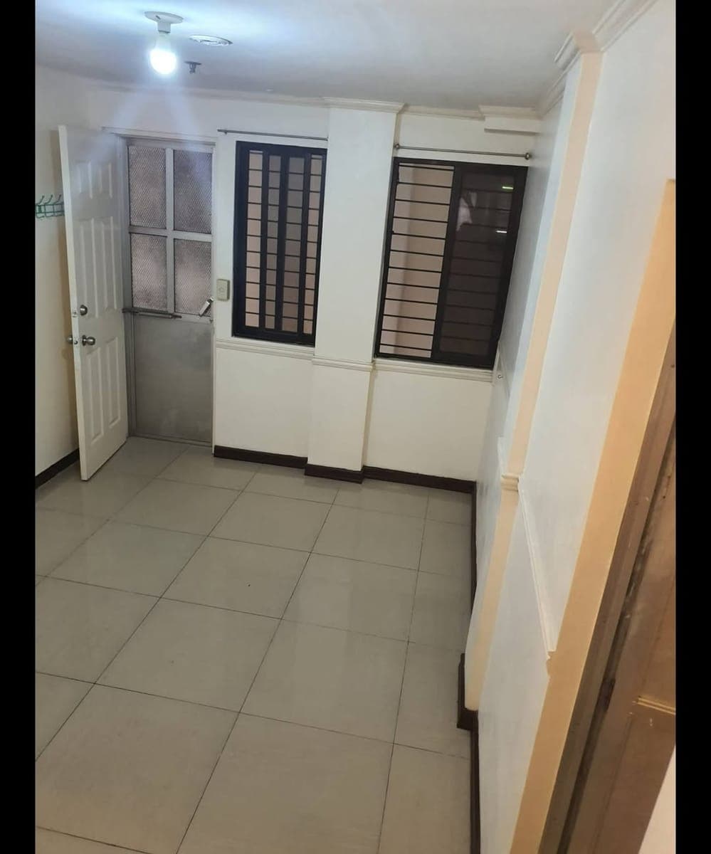 Room for rent in brgy bangkal studio type own cr and kitchen near edsa and magallanes 1 ride to ayala... - photo 2