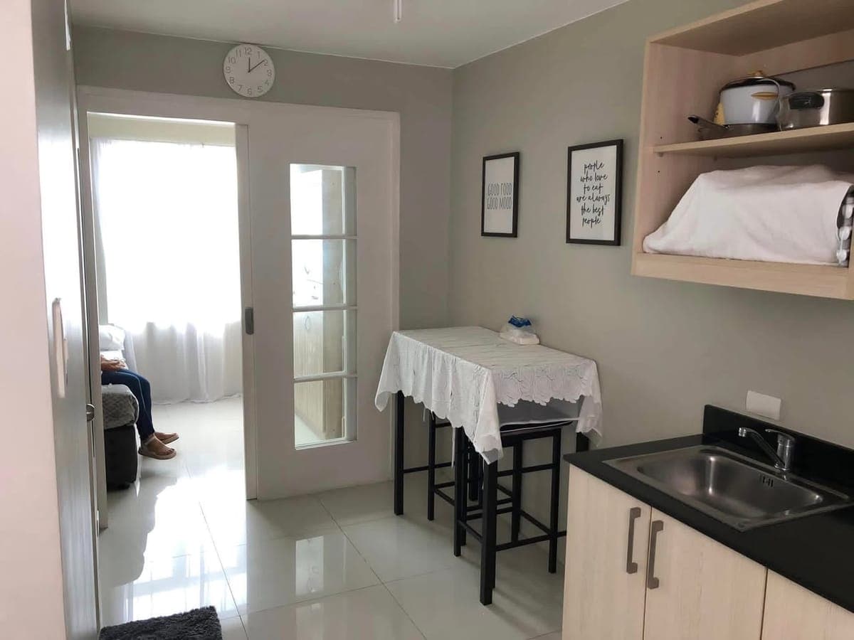 1BR corner unit Vista Taft Residences (PHP20K per month below market rate) - photo 1