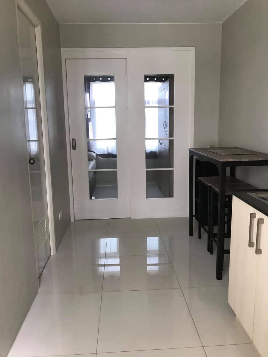 1BR corner unit Vista Taft Residences (PHP20K per month below market rate) - photo 2