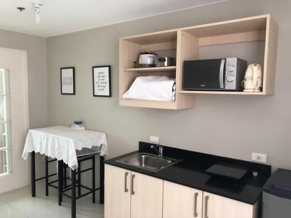 1BR corner unit Vista Taft Residences (PHP20K per month below market rate) - photo 3