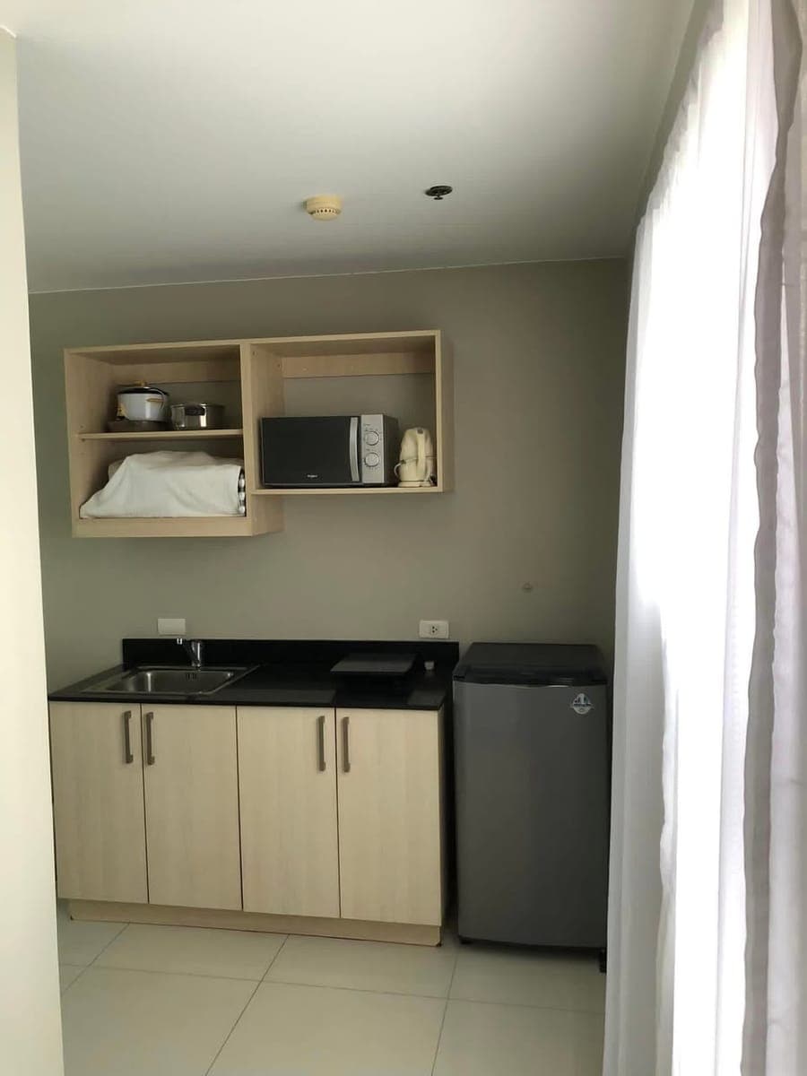 1BR corner unit Vista Taft Residences (PHP20K per month below market rate) - photo 4