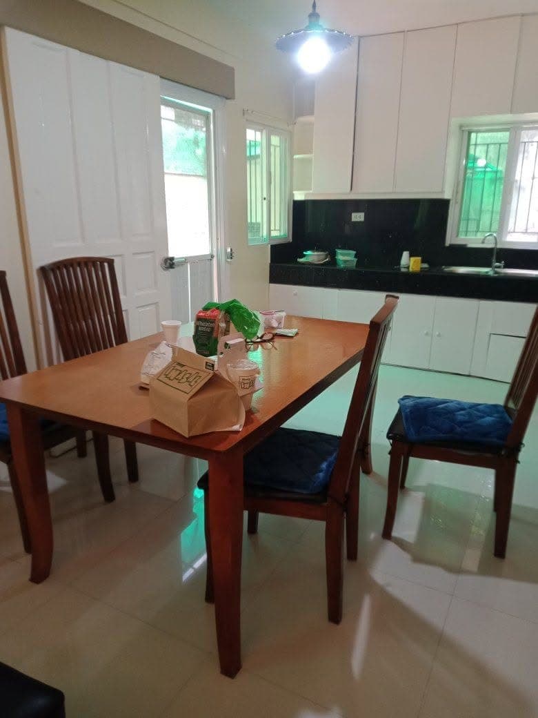 house for rent fully furnished bunggalow 4bedroom 3cr 2car garage price 50k nego term 2+1 one year contract - photo 1