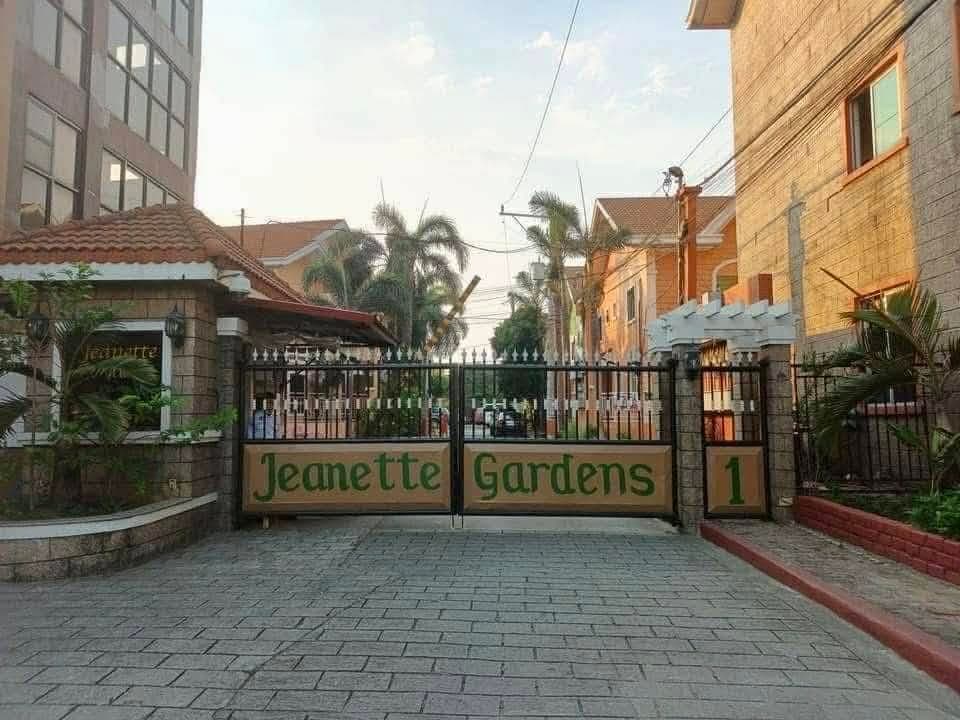 Corner Lot Townhouse For RENT/ LEASE - photo 1