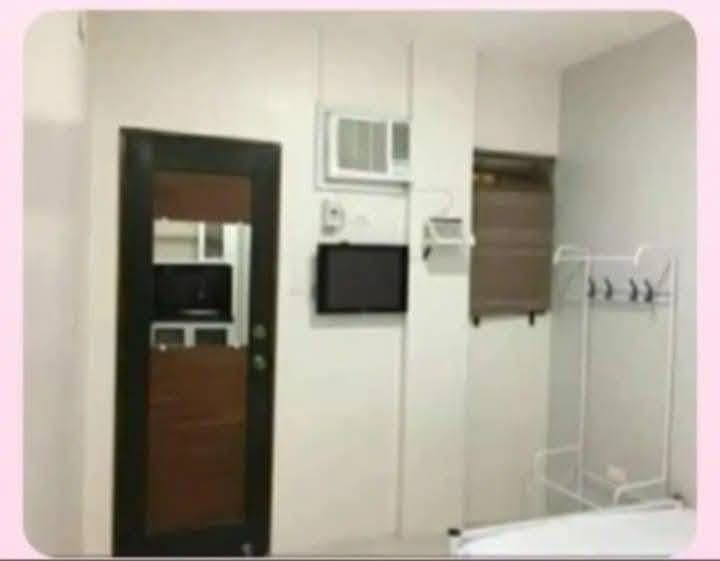 For rent studio type, own cr, own sink, with aircon, free wifi, own meralco metro and water 150.00 p... - photo 1