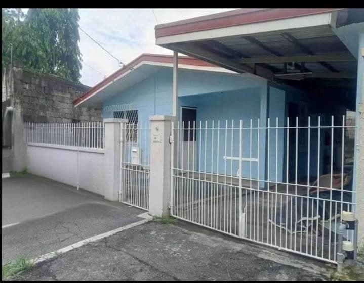 HOUSE FOR RENT IN LAS PIÑAS - photo 1