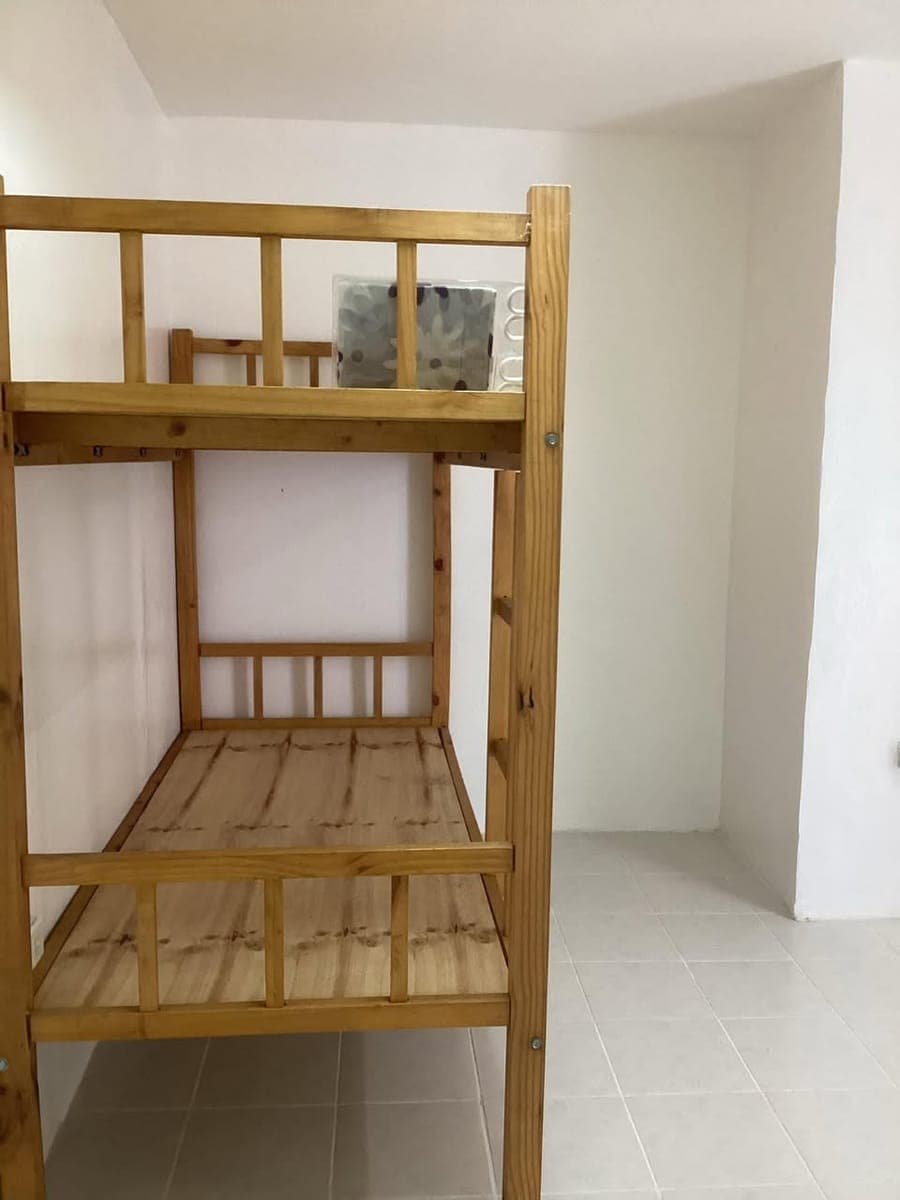 5k for rent in poblacion, makati LF: 1 Female Replacement - photo 1