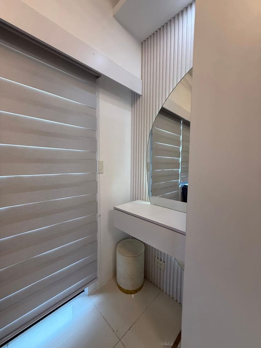Fully furnished unit on the 10th floor. - photo 3
