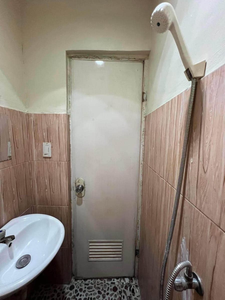 House for Rent Along CAA Aratelis St. 6k Monthly. Pm me - photo 5