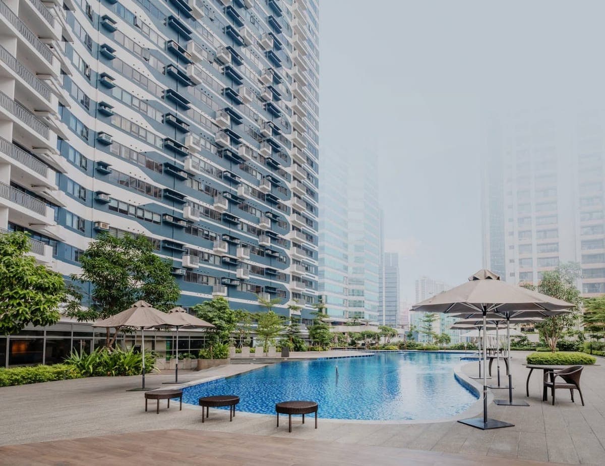 The Rise Makati | Studio with partition furnished condo unit for rent - photo 1