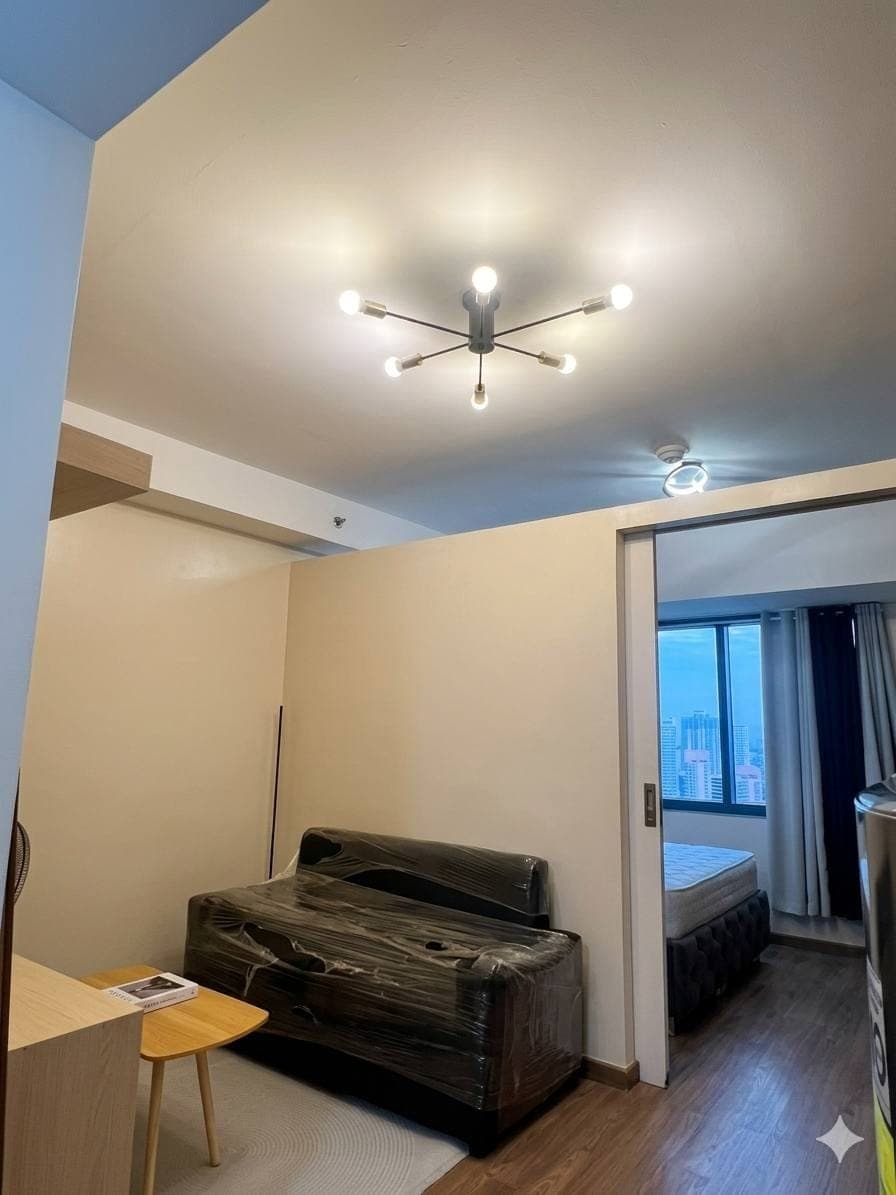 The Rise Makati | Studio with partition furnished condo unit for rent - photo 4