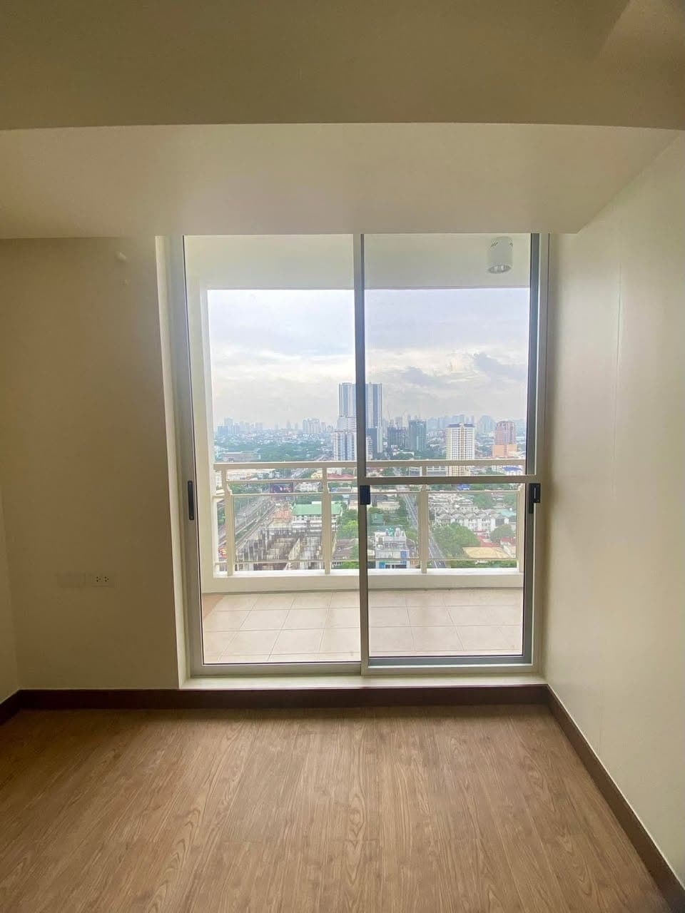 UNIT WITH PARKING FOR LEASE‼️ - photo 4