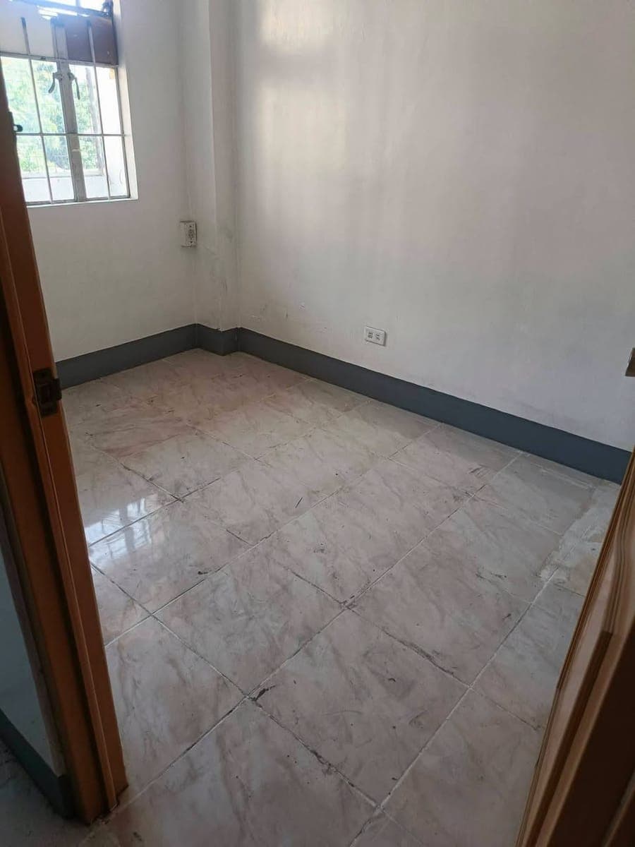 Apartment bldg for rent along dona josefa village las pinas 2bedroom apartment   second floor ung bk... - photo 3