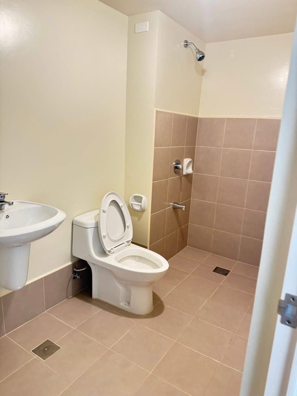 BRANDNEW !!!1bedroom at Avida Cloverleaf Near Ayala Clovermall / Affordable condo  !!! - photo 5