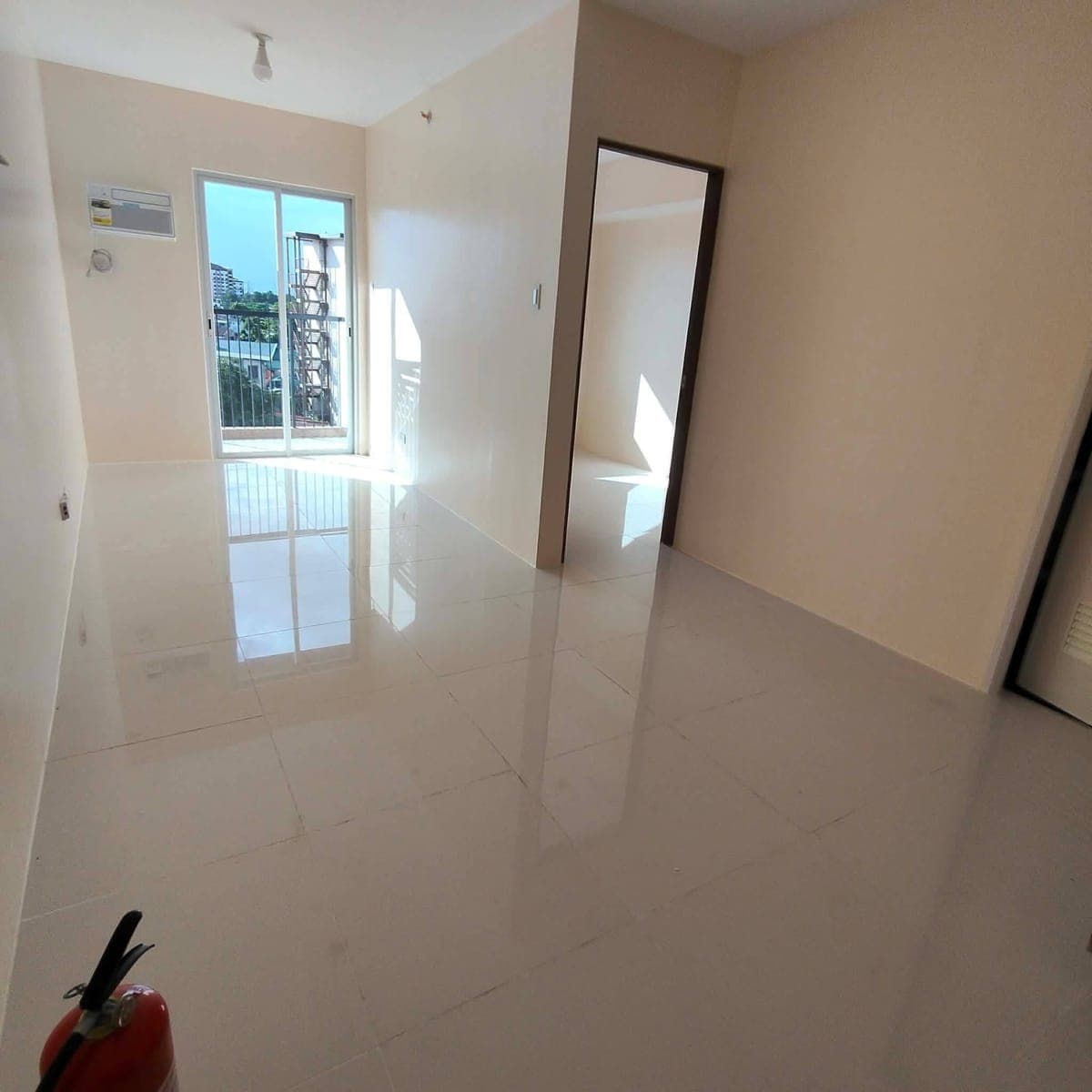 🏡 1-BEDROOM WITH BALCONY FOR RENT — ₱18,000/MONTH! - photo 1