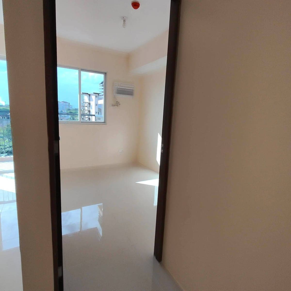 🏡 1-BEDROOM WITH BALCONY FOR RENT — ₱18,000/MONTH! - photo 3