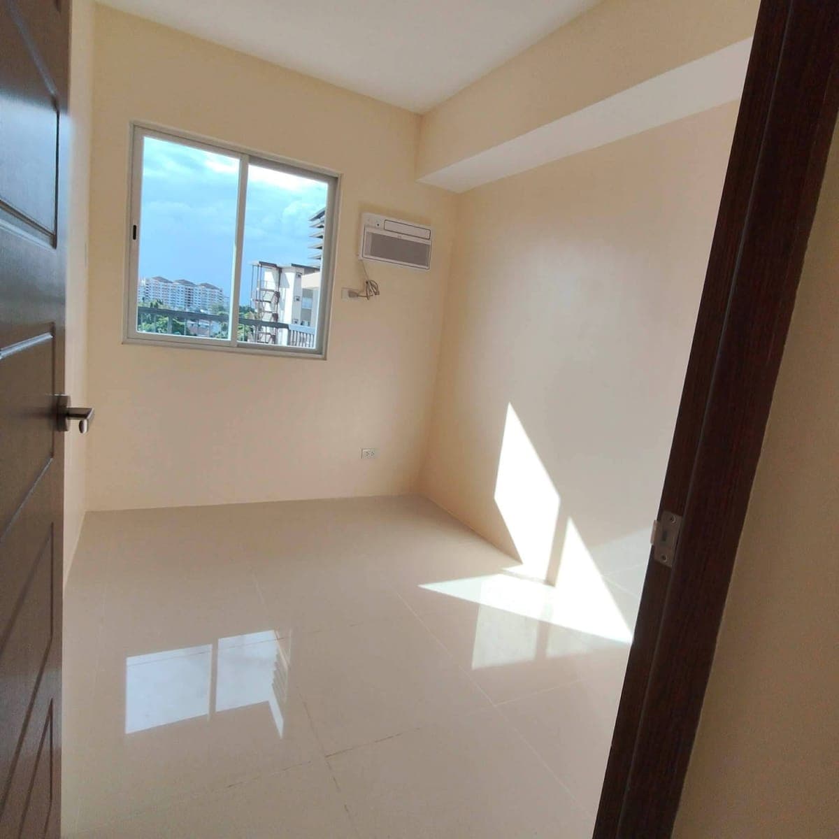 🏡 1-BEDROOM WITH BALCONY FOR RENT — ₱18,000/MONTH! - photo 4