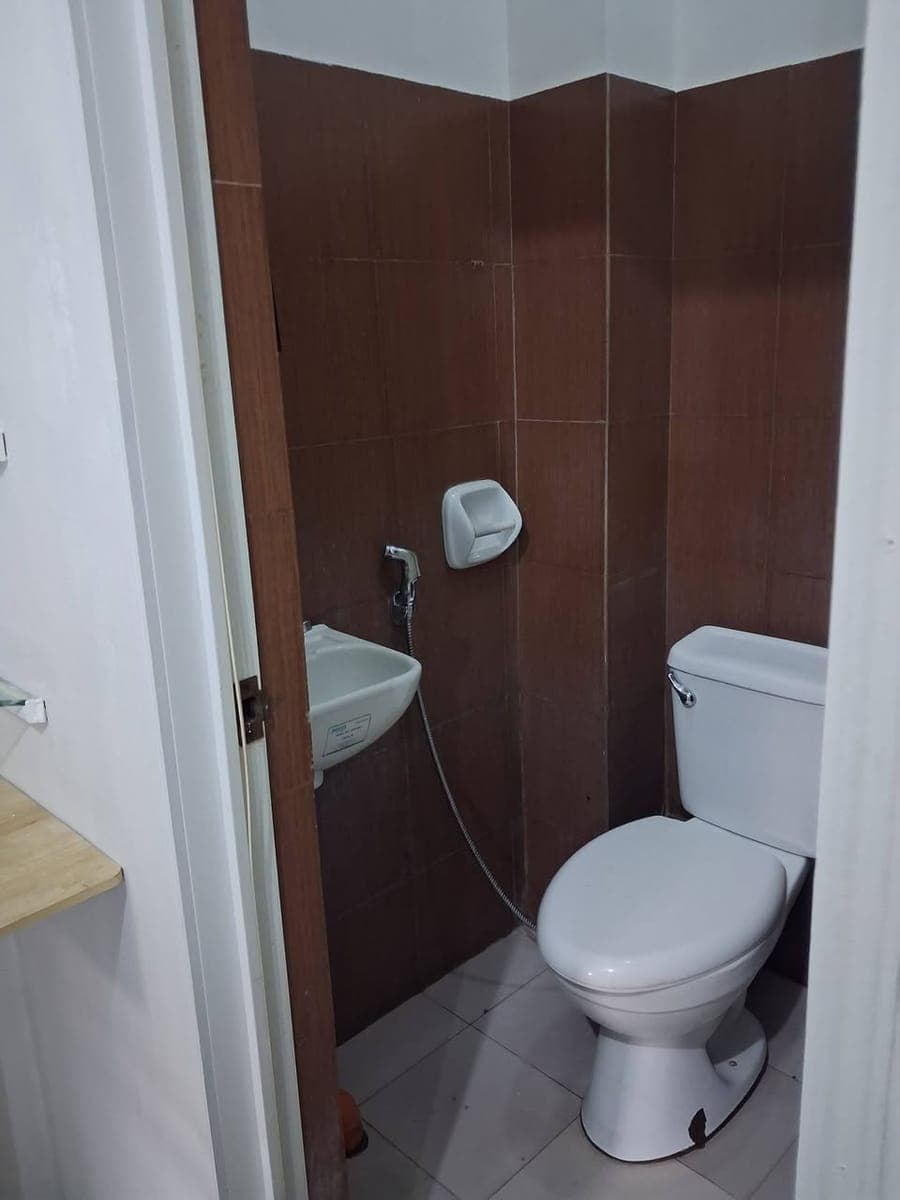 Studio with loft and own T/B for Rent - photo 2