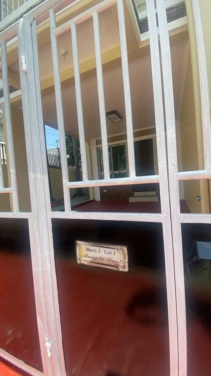 NEWLY RENOVATED Corner Lot Townhouse For RENT/ LEASE - photo 4