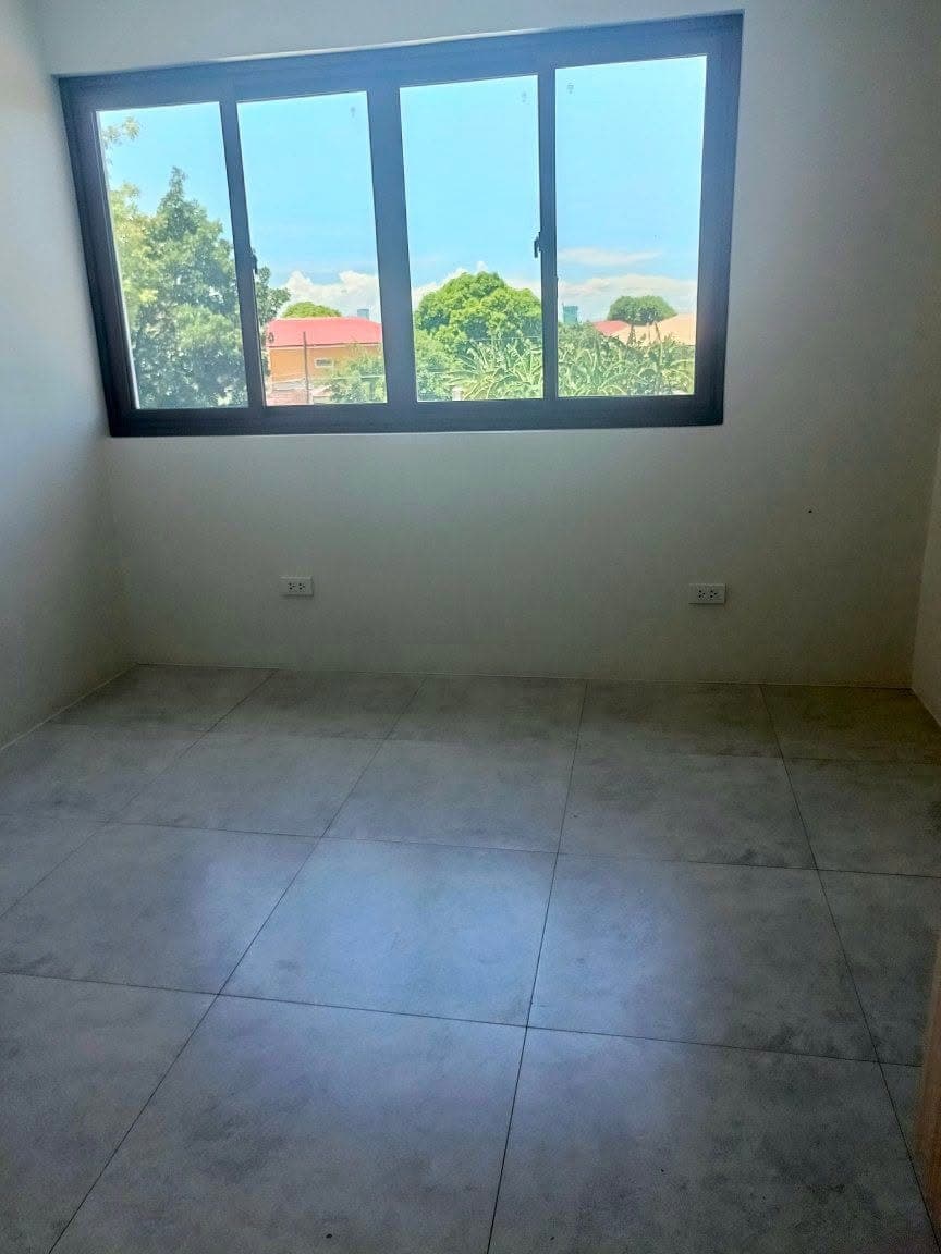 house for rent 3bedrooms 3cr 2carpark  w air-con  brand new  1+2  loc  Dona Josefa village Almanza uno - photo 2