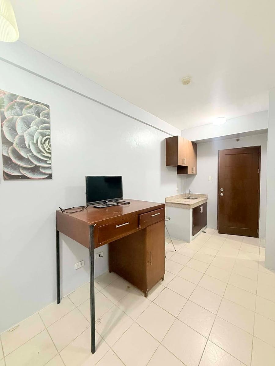 Studio type Semi Furnished For Rent in Brgy Tejeros Makati City Very Near to Makati City Hall, Ayala... - photo 2