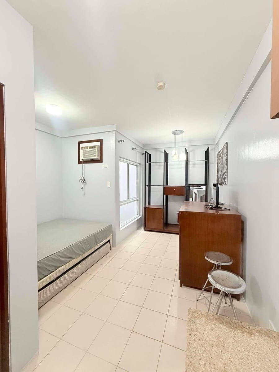 Studio type Semi Furnished For Rent in Brgy Tejeros Makati City Very Near to Makati City Hall, Ayala... - photo 1