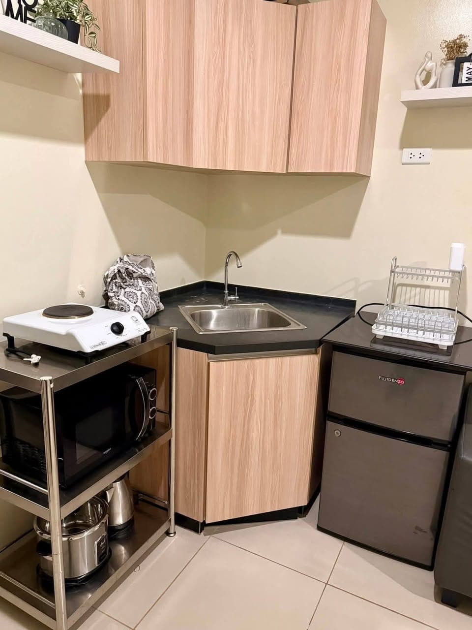 FOR RENT: ₱17,000 inclusive assoc dues - photo 4