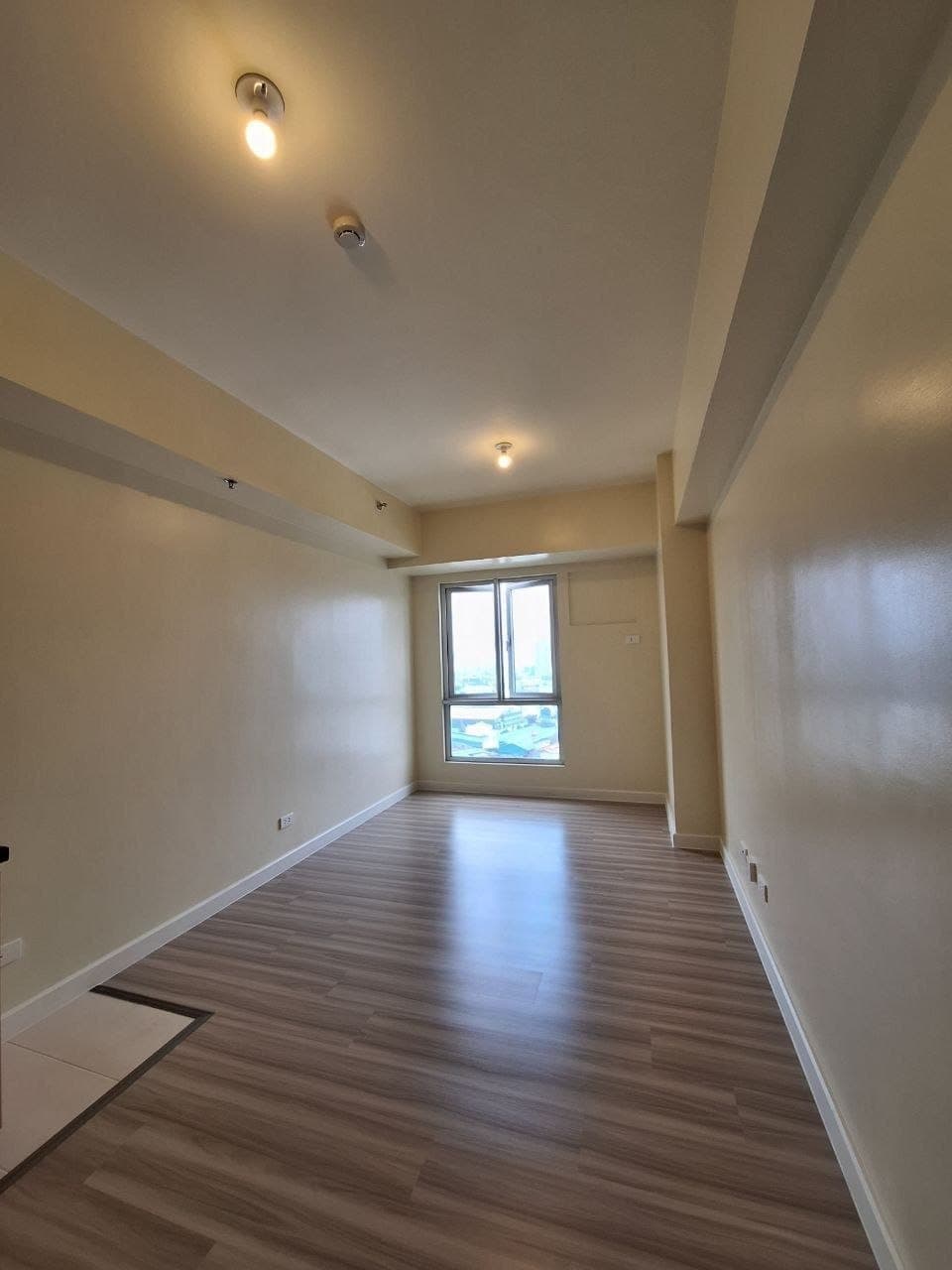 𝐅𝐎𝐑 𝐑𝐄𝐍𝐓: Newly Turned Over Unit in Avida Towers Cloverleaf, Quezon City - photo 2
