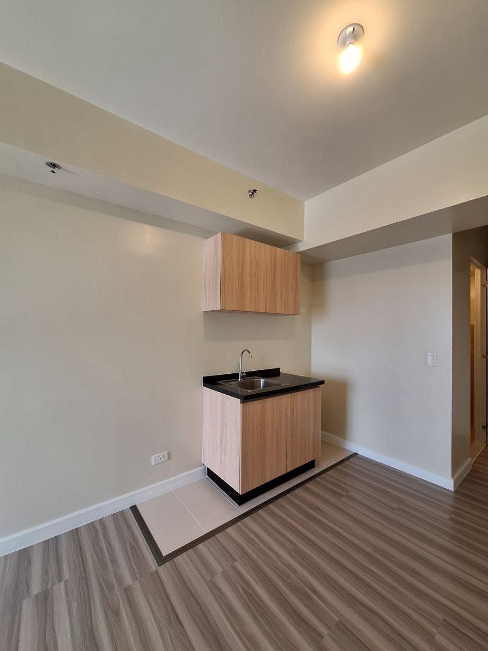 𝐅𝐎𝐑 𝐑𝐄𝐍𝐓: Newly Turned Over Unit in Avida Towers Cloverleaf, Quezon City - photo 5