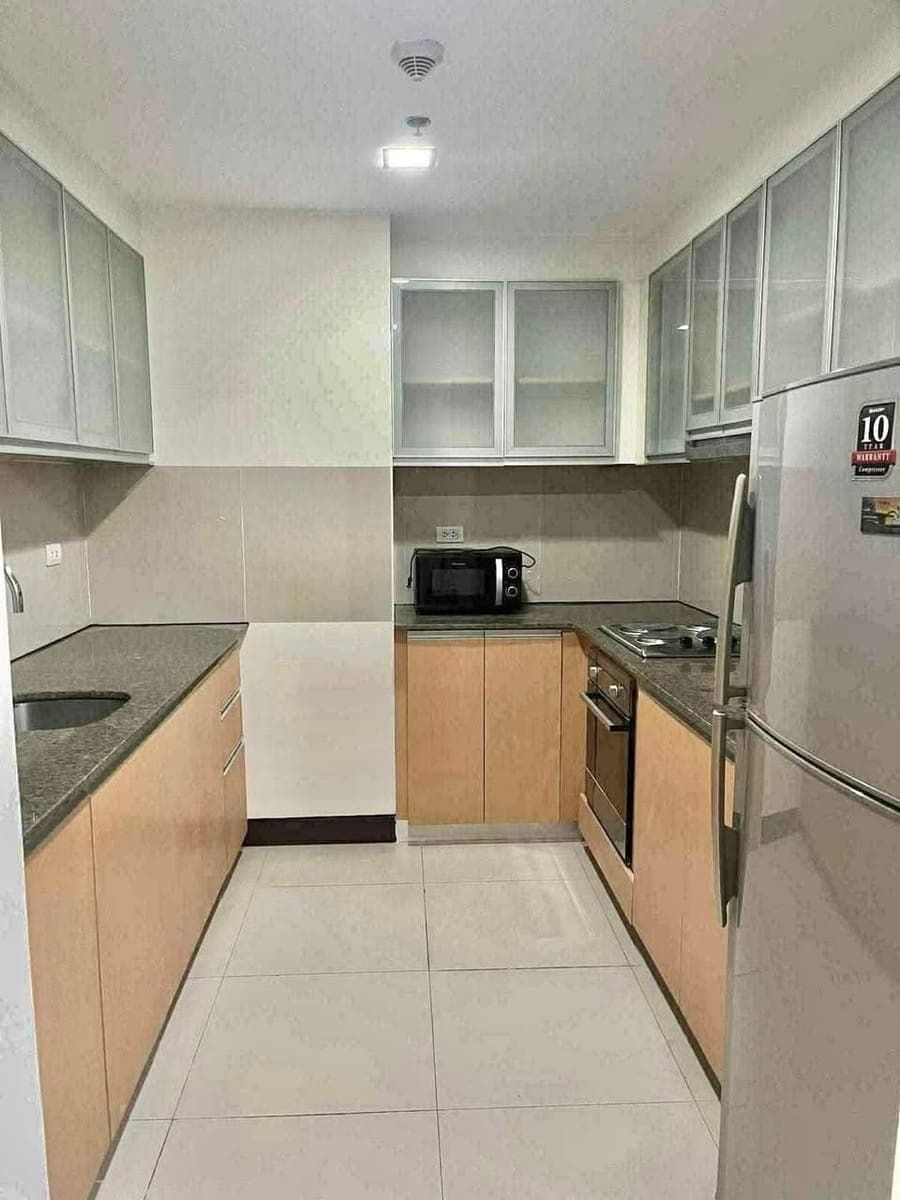 70k MONTHLY‼️2-BEDROOM CONDO UNIT AT TWO CENTRAL MAKATI - photo 3