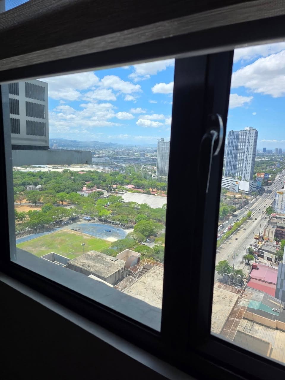 KATIPUNAN CONDO FOR RENT (FURNISHED) - photo 5