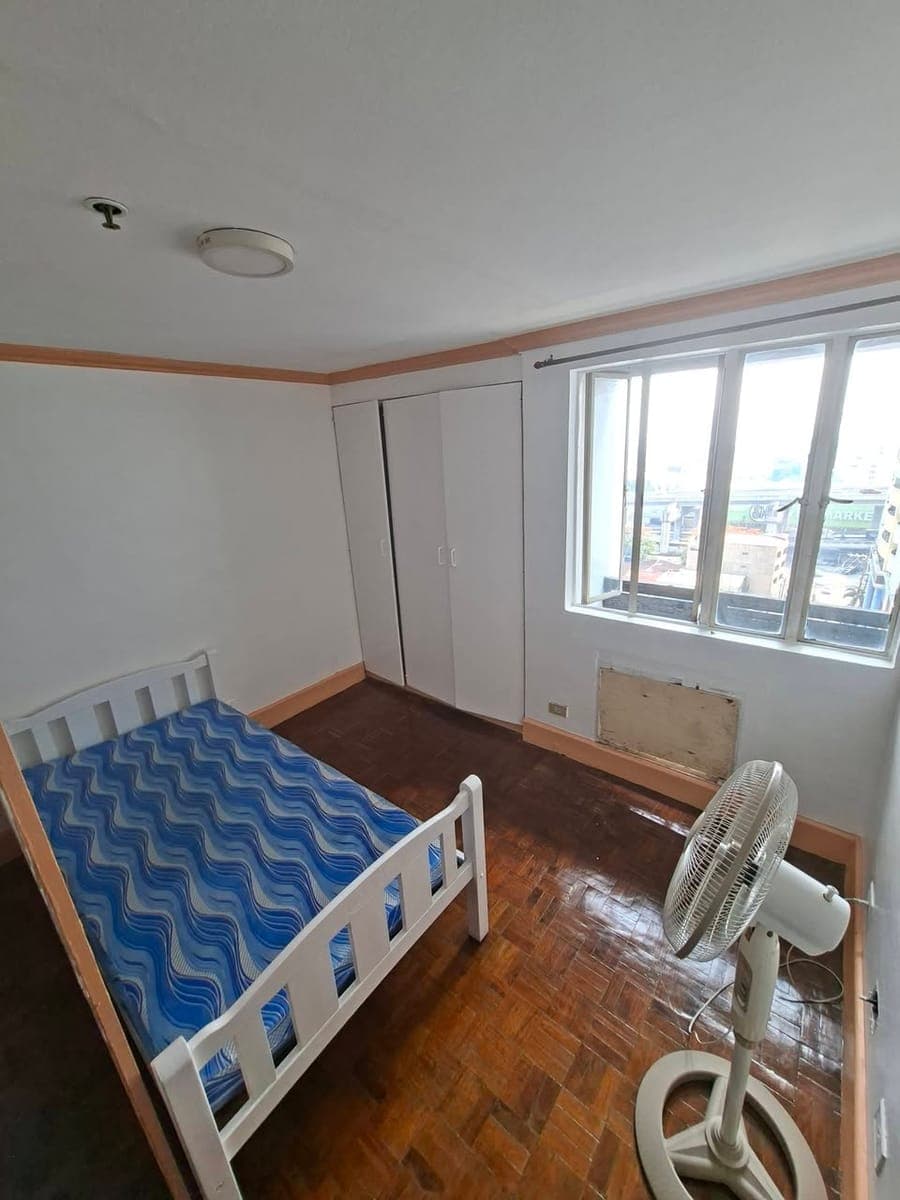 Cityland makati delarosa,  1pax 12,500 per month 1yr lease minimum - photo 1