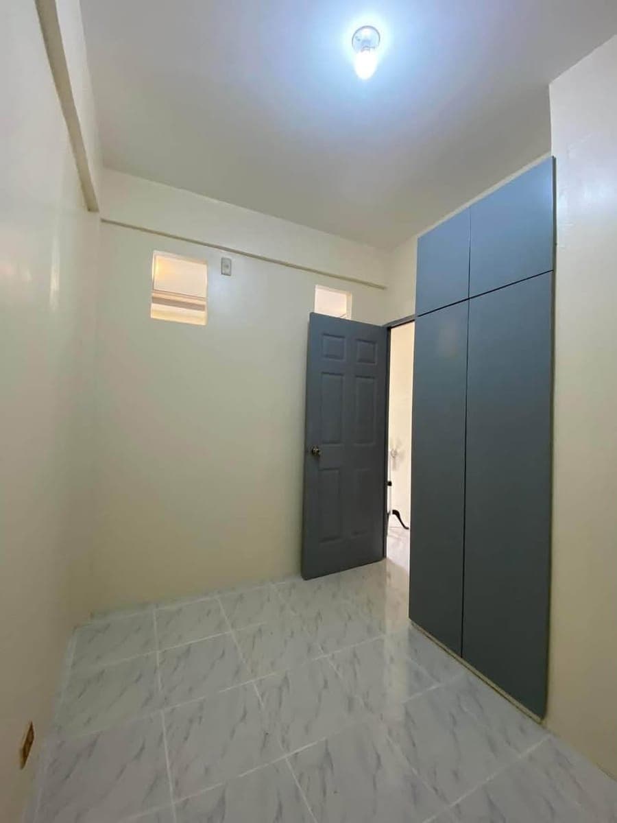 Newly Renovated 3 Bedroom Unit inside VILLA FIDELA SUBDIVISION ALONG QUIRINO AVE.(MAIN ROAD) LAS PINAS CITY - photo 3