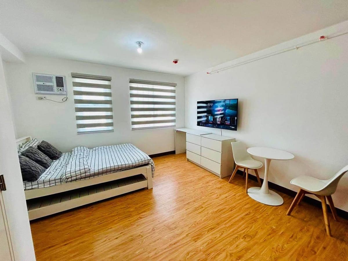 𝐅𝐎𝐑 𝐑𝐄𝐍𝐓: Fully Furnished Studio Unit at Metrotowne Center, Las Piñas City - photo 1