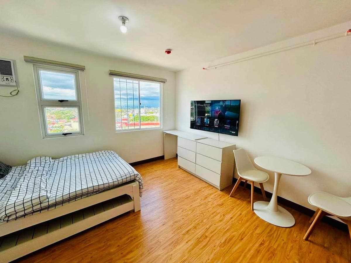 𝐅𝐎𝐑 𝐑𝐄𝐍𝐓: Fully Furnished Studio Unit at Metrotowne Center, Las Piñas City - photo 3