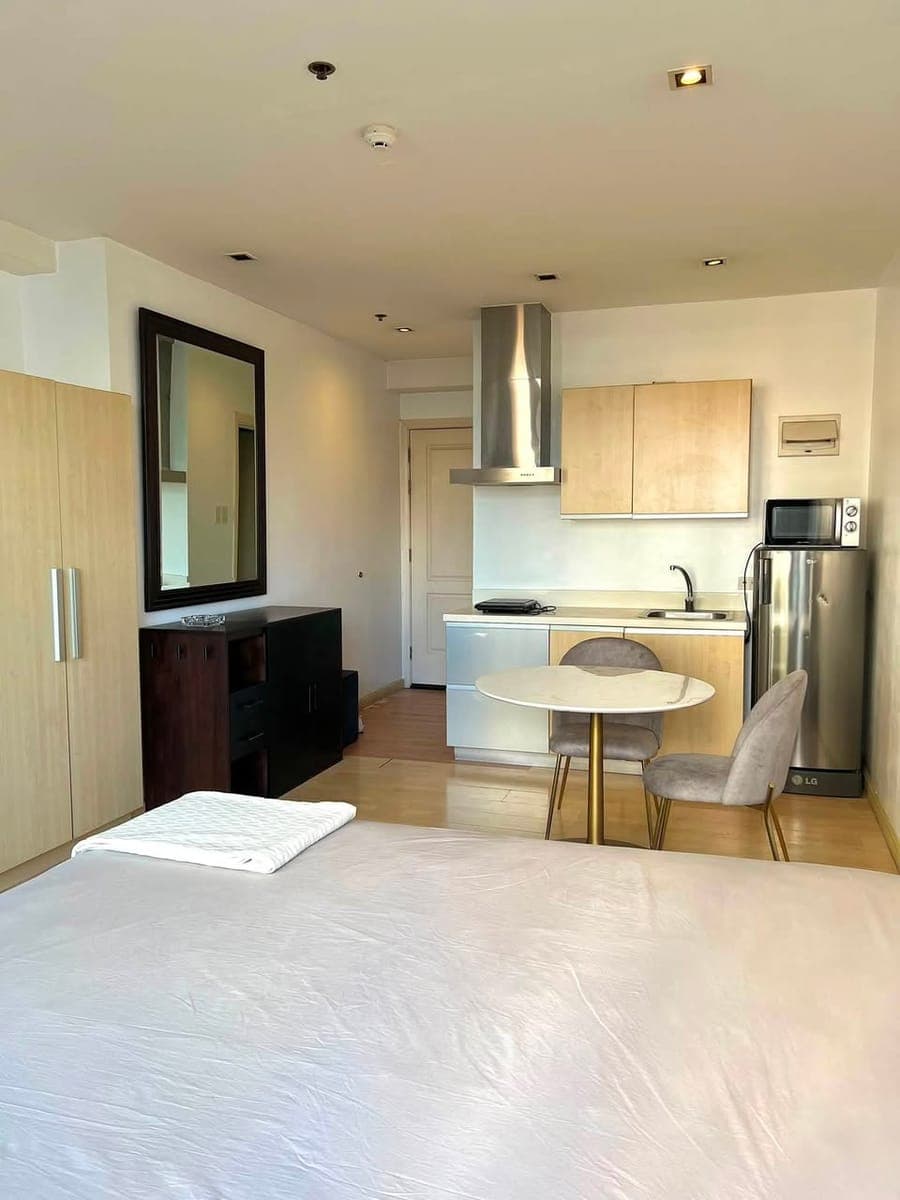 For Rent / Lease: Furnished Studio with Balcony – The Gramercy Residences, Makati - photo 1