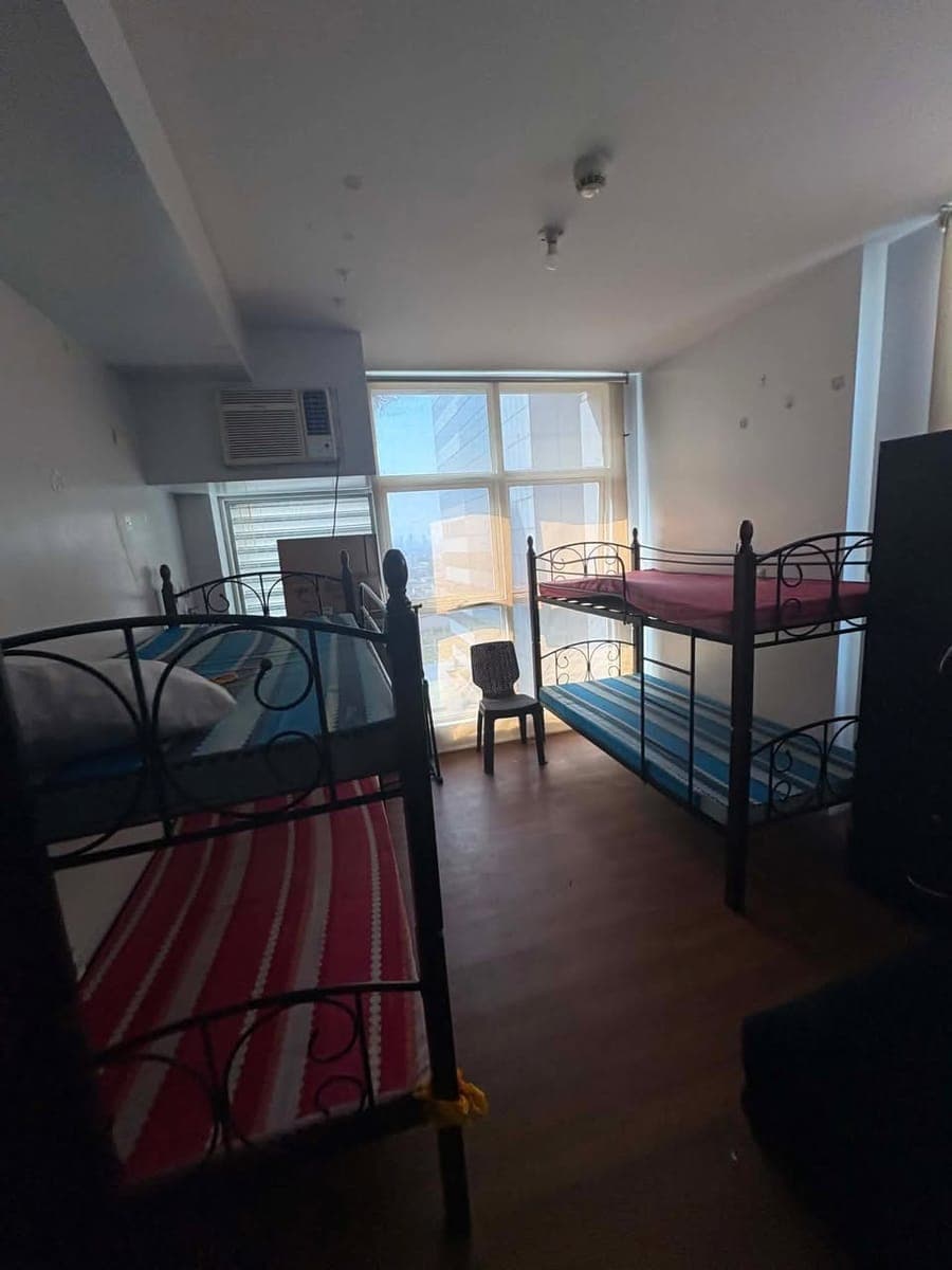 ‼️Looking for 2 Female Roommate Condo Sharing/Bedspace‼️ - photo 1