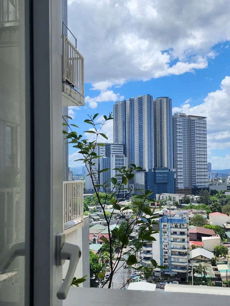 𝗙𝗢𝗥 𝗥𝗘𝗡𝗧 Condo Unit at Victoria De Morato - photo 2