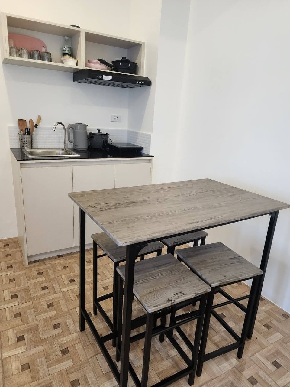 𝗙𝗢𝗥 𝗥𝗘𝗡𝗧 Condo Unit at Victoria De Morato - photo 5
